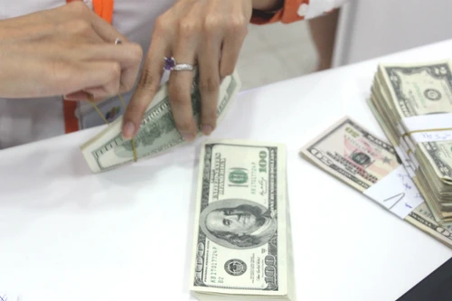 USD tăng giá kịch trần