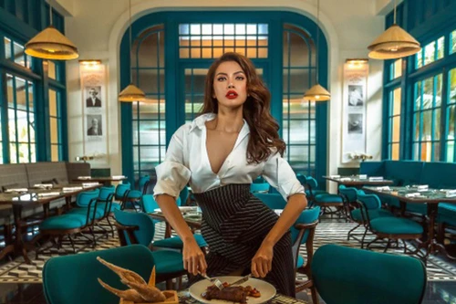 Minh Tú tung bộ ảnh ấn tượng giữa "tâm bão tin đồn" thi Hoa hậu Hoàn vũ 2017