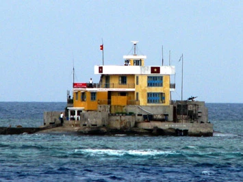 Cô Lin, Trường Sa - 'Mắt thần' của biển