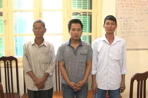 Cảnh báo tình trạng rải đinh trên cầu Thanh Trì