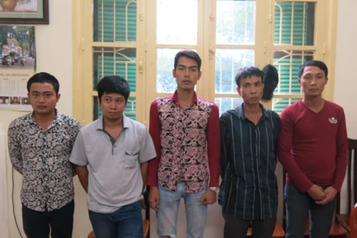 Hà Nội: Bắt quả tang 5 “cò mồi” lôi kéo khách đi xe