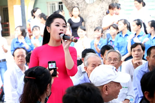 Quán quân Sao Mai 2015 Thu Hằng: Nụ cười của khán giả là cát-xê lớn nhất