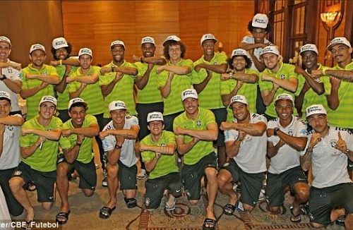 Những chiếc mũ ủng hộ Neymar đã “giết chết” đội tuyển Brazil