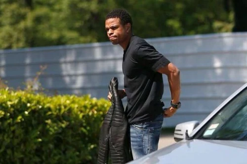 Hài hước: Tiền đạo đội tuyển Pháp bị Liverpool từ chối vào phút chót vì bị yếu tim