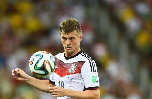 Toni Kroos chuẩn bị gia nhập “dải ngân hà” Real Madrid?