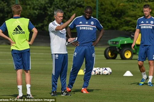 Trò cũ “xoáy” Mourinho: "Ông ta nhìn chỉ nhìn tên cầu thủ để xếp đội hình"