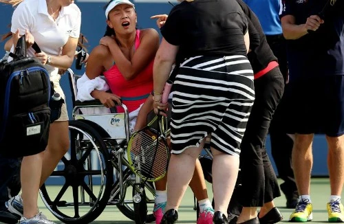 Niềm hy vọng số 1 Trung Quốc "ngã ngựa", Serena Williams đi vào lịch sử 