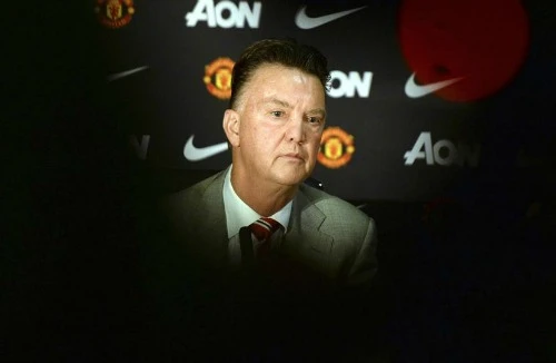 Van Gaal đầu tư camera giám sát, quản quân tới tận “kẽ răng” 