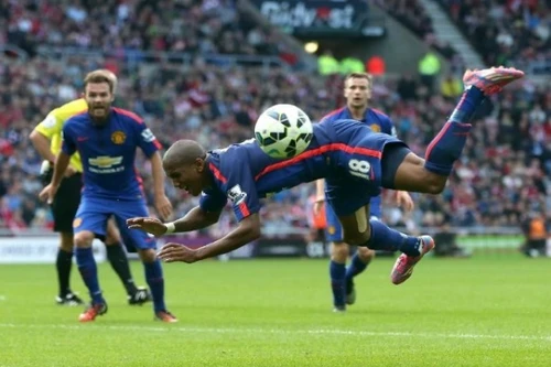 Những chú "Quỷ Đỏ" đang lạc nhịp trong sơ đồ 3-5-2?