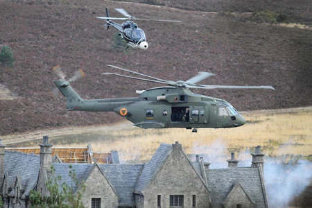 Trực thăng AW-101 và AW-159 Lynx Wildcat là "sao" trong phim 007 mới