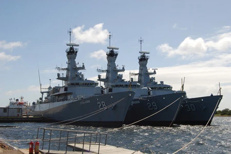 Indonesia mua 3 tàu chiến "xịn" với giá cực rẻ