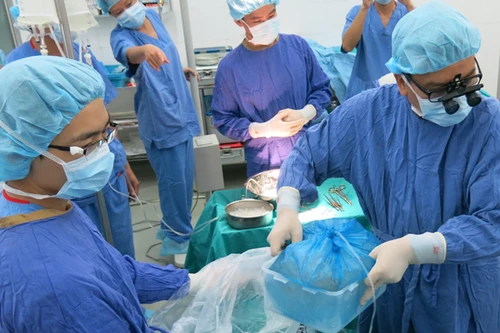 Chuyển tạng từ TP.HCM ra Hà Nội ghép cho 2 bệnh nhân