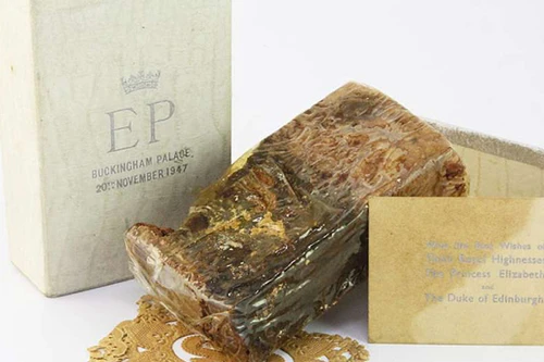 Lát bánh cưới giá 750 USD