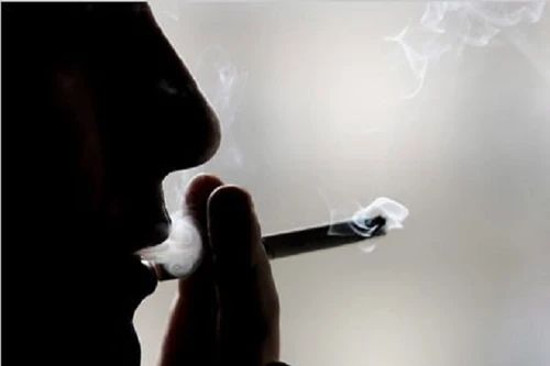 Người hút thuốc lá tăng nguy cơ mắc bệnh loạn thần