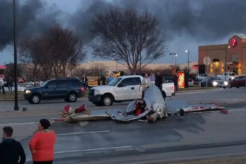 Mỹ: 2 máy bay va chạm trên bầu trời, 3 người chết