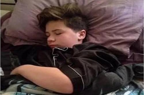 Đứa trẻ kỳ lạ ngủ qua nhiều tháng