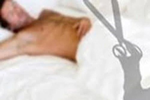 Ghen tuông, vợ cắt đứt "của quý"của chồng ném xuống kênh