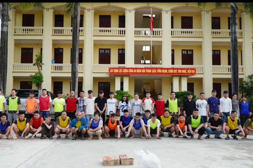 Đánh sập đường dây lừa đảo xuyên quốc gia, 74 ‘nhà đầu tư’ giả lộ diện