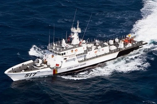 Hàn Quốc cứu 8 thủy thủ Triều Tiên trôi dạt trên biển