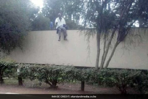 Bác sĩ đình công, hơn 100 bệnh nhân tâm thần trốn viện