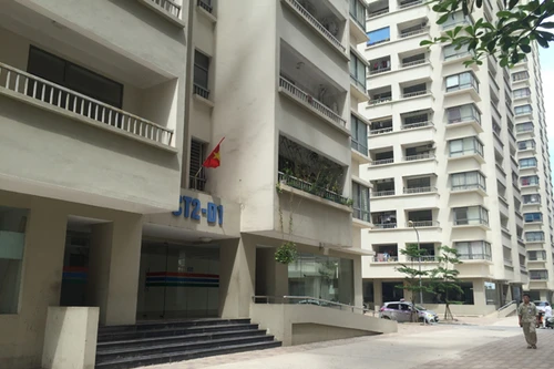 Nước sạch có mùi dầu hỏa, hàng trăm hộ dân nháo nhác