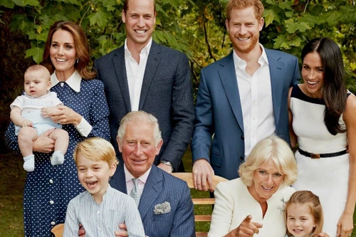 Nỗi khổ của thành viên Hoàng gia Anh khi bị xâm phạm đời tư