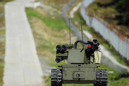 Nga phát triển 20 rô-bốt cho nhiệm vụ chiến đấu, thám hiểm vũ trụ