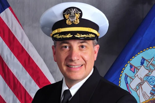 Thuyền trưởng Mỹ đổi bí mật quân sự lấy tiền và sex 