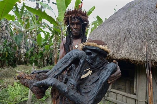 Bộ tộc ướp xác người chết bằng khói, giữ nguyên vẹn hàng trăm năm