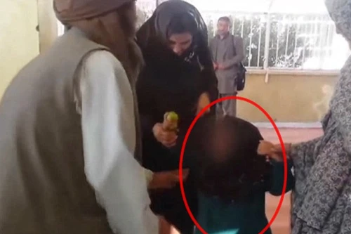 Bé gái 6 tuổi bị ép kết hôn với giáo sĩ 55 tuổi vì... một con dê