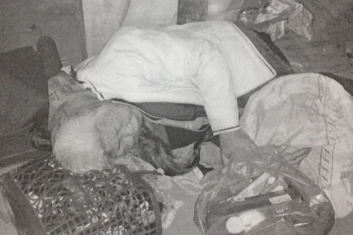 Tìm thân nhân cụ bà 85 tuổi sống lang thang trên đường Trần Hưng Đạo