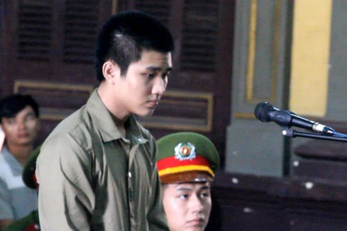 "Giải quyết mâu thuẫn" giúp bạn, giết nhầm người ngay tại quán bar