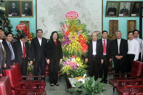 Lãnh đạo thành phố Hà Nội chúc mừng Giáng sinh tại Tòa Giám mục Hưng Hóa
