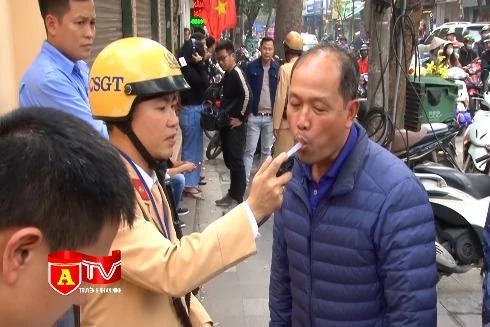 Tuần đầu tiên, CSGT Hà Nội phạt 84 trường hợp vi phạm nồng độ cồn