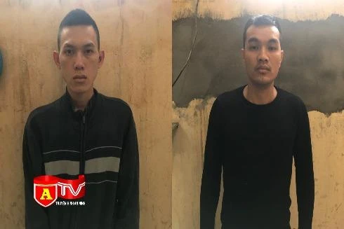 Ổ nhóm "tín dụng đen" găm vũ khí quân dụng để "phòng thân"