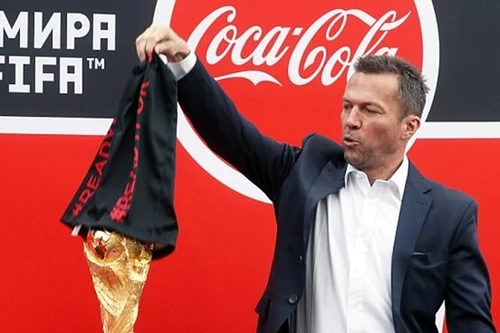 [ẢNH] Cúp vàng thế giới đến Nga, chờ trao tay nhà vô địch World Cup 2018