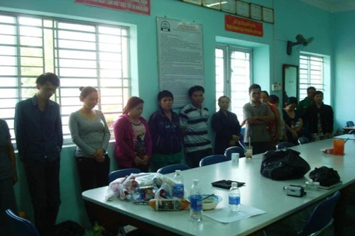 Bóc gỡ đường dây thầu đề thu giữ hàng trăm triệu đồng 