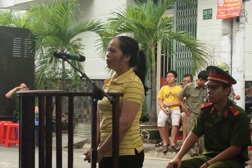 Nữ công nhân “xử” người yêu của đồng nghiệp bằng dao