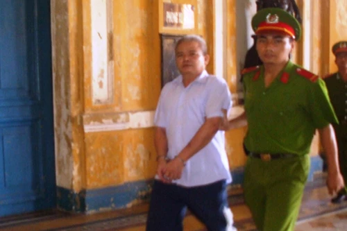 Nhát kéo oan nghiệt đứt đoạn tình già nhân ngãi non vợ chồng