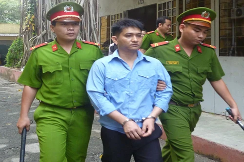 Vợ thua bạc, chồng tổ chức cướp sòng