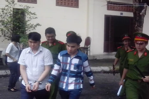  Hai gã choai nhiều lần “yêu” bồ nhí 