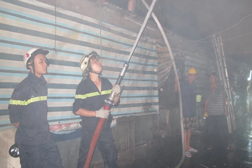 Cháy lớn tại chợ Bà Chiểu, TP.HCM