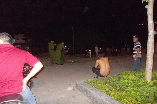 Nghi vợ tòm tem một người, chồng giết oan người khác