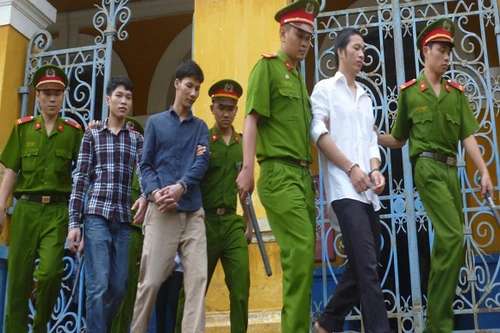 Thất nghiệp rủ nhau đi giết xe ôm, cướp tài sản