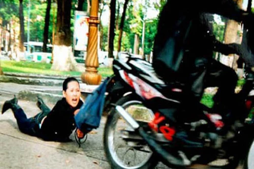 Đòi nợ không được quay ra cướp xe máy