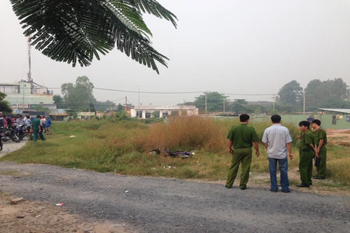 Đi tập thể dục phát hiện xác chết trên bãi cỏ