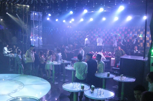 Hàng chục “dân bay” phê ma túy trong quán bar 39