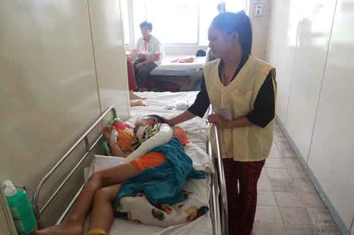 Đau lòng vụ cha mẹ "nhốt" trẻ khiến rơi mái nhà tử vong