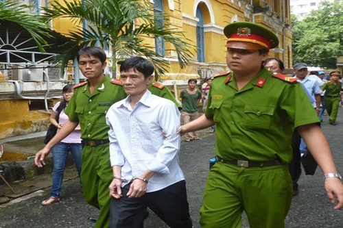 Xe ôm truy sát nhau đẫm máu trên phố