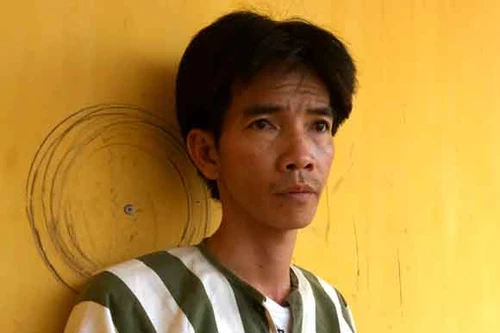 Côn đồ đâm ngập dao vào... MBH của công an